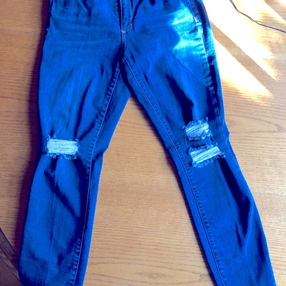 Mid-rise destructed boyfriend jeans